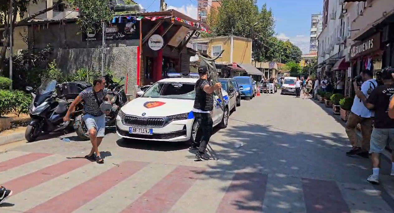 Tensionet jashtë Kuvendit  18 të shoqëruar  7 punonjës policie të lënduar
