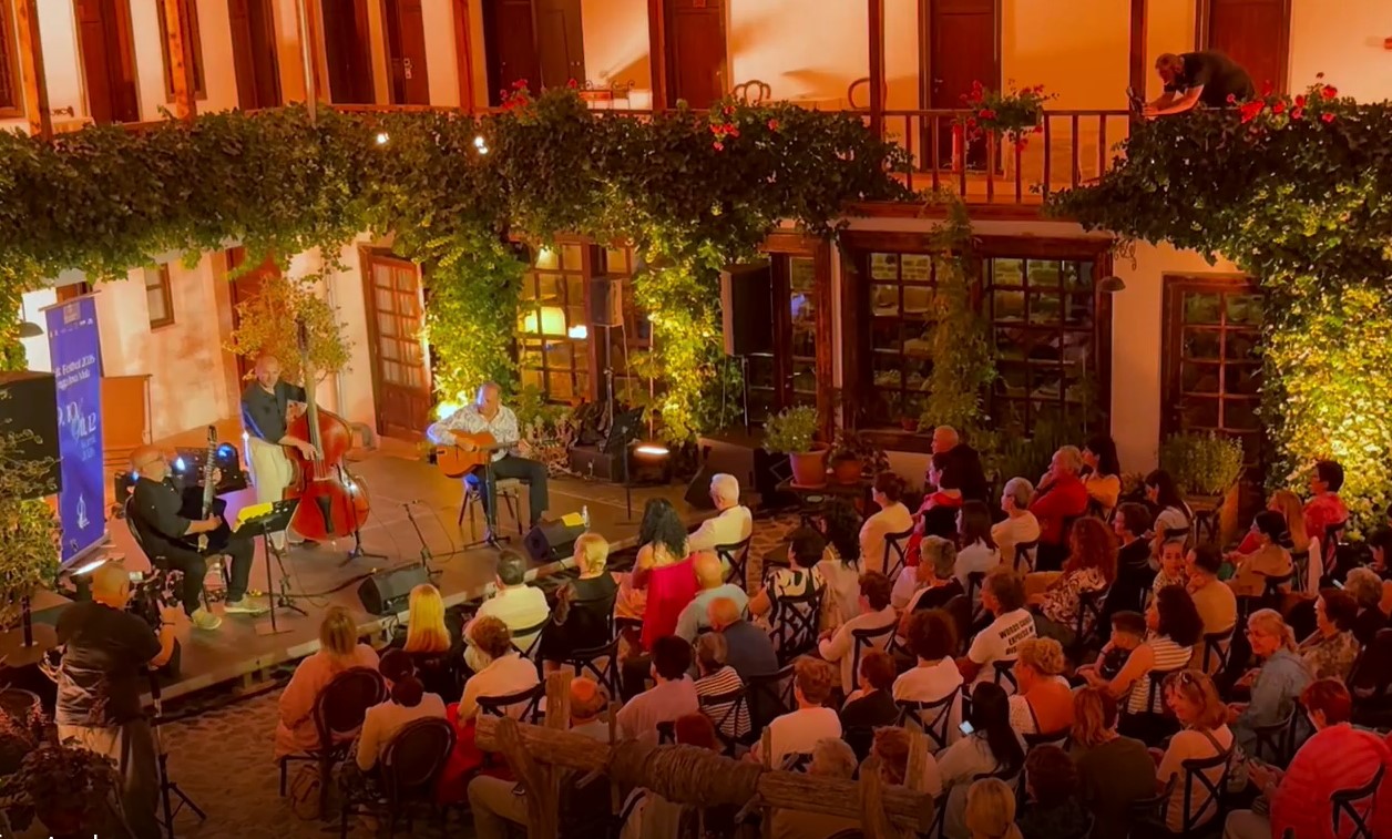 edicioni-i-9-te-i-mik-festival-koncerte-nga-artiste-shqiptare-dhe-te-huaj-ne-korce-e-devoll