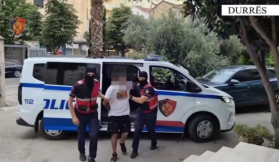 Shpërndanin drogë në zonën e plazhit në Durrës  arrestohen dy të rinj  sekuestrohen dozat me kokainë dhe kanabis