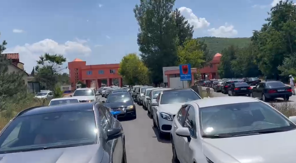 Pritje deri në tre orë në Qafë Thanë  marrëveshja për lehtësimin e kalimit ende nuk ka hyrë në fuqi