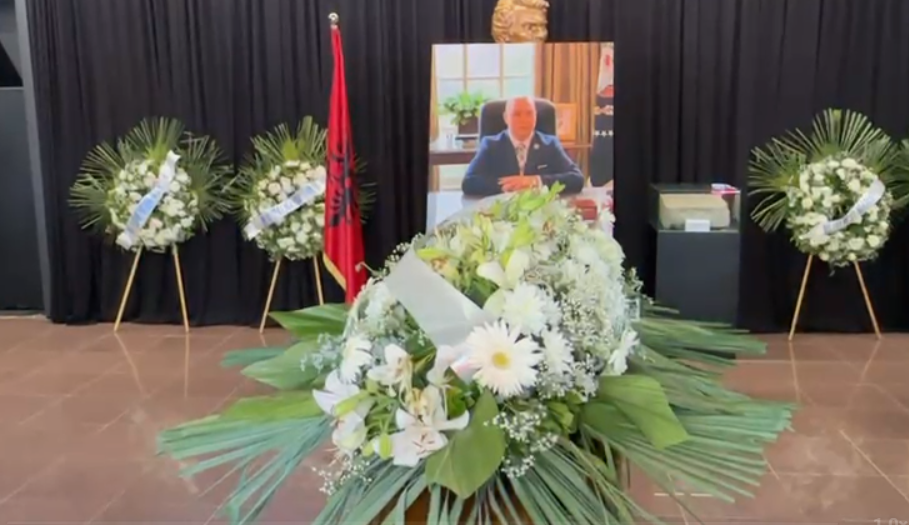 U nda nga jeta tragjikisht  i jepet lamtumira e fundit gazetarit Enrik Mehmeti  Rama i bashkohet homazheve