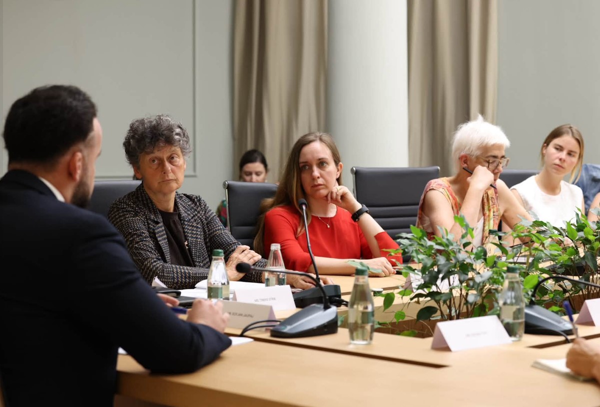 Projektet në zonën Nartë Zvërnec  ministri Jaupaj pret në Tiranë delegacionin e eurodeputetëve