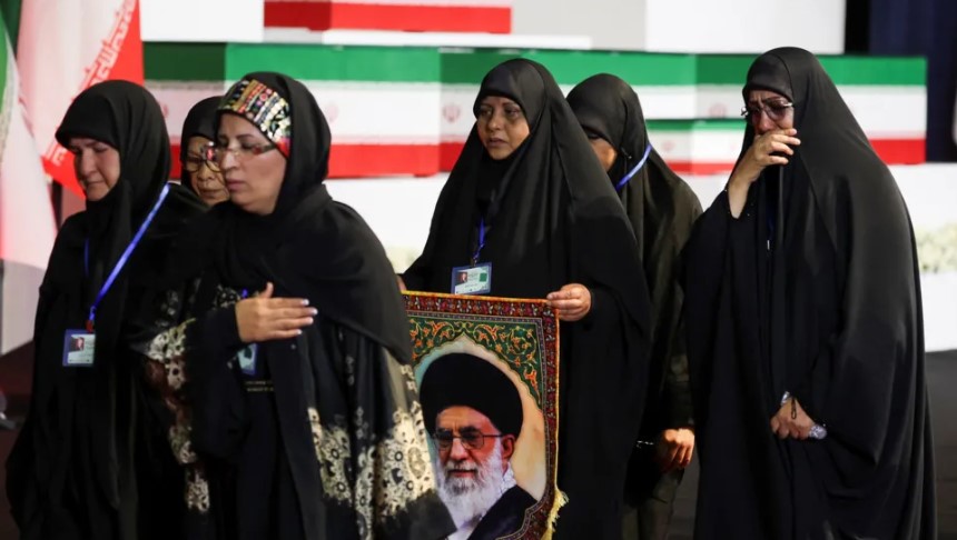 u-vra-ne-shkurt-nga-sulmet-izraelito-amerikane-nisin-homazhet-7-ditore-per-khamenein-miliona-njerez-priten-ne-ceremoni