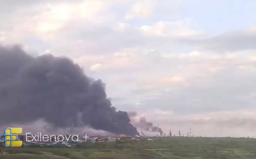 Ukraina sulmon me dronë një rafineri në Rusi