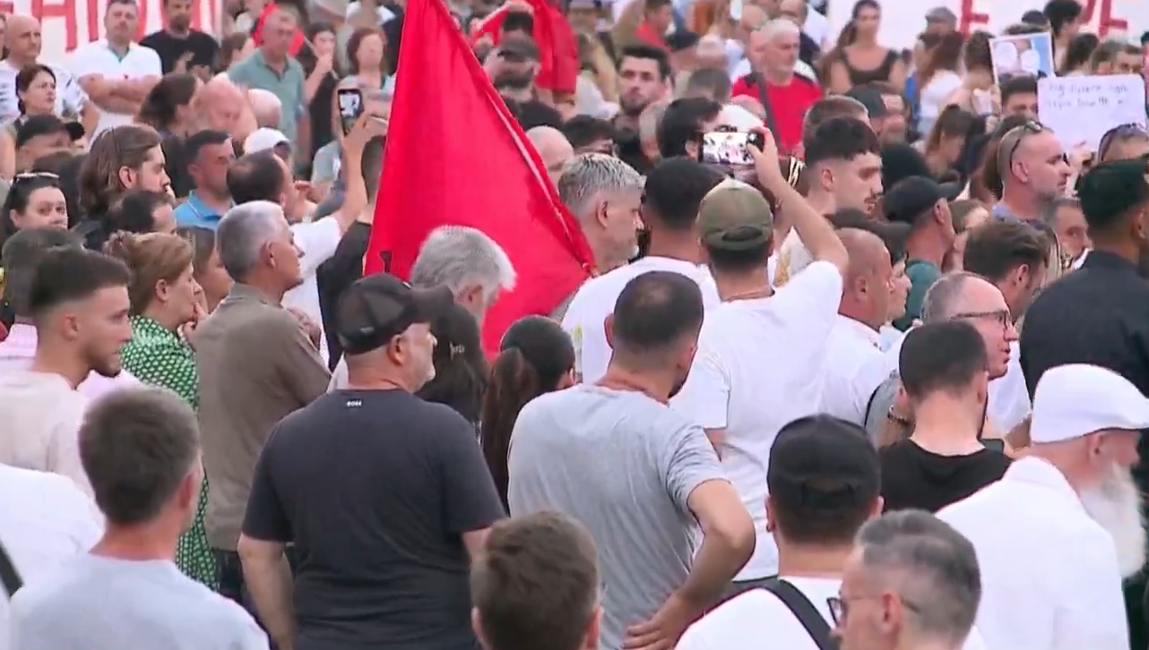 Dita e 48 të e protestës në Tiranë  qytetarët marshojnë drejt Kryeministrisë  kërkohet dorëheqja e qeverisë