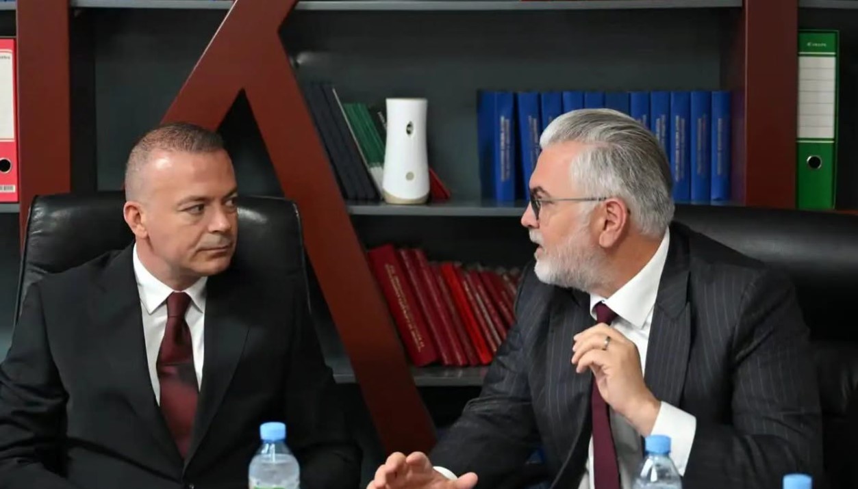 Ministri i Drejtësisë prezanton Drejtorin e ri të Agjencisë së Trajtimit të Pronave Valdrin Pjetri  Prioritet transparenca  ritmi dhe integriteti