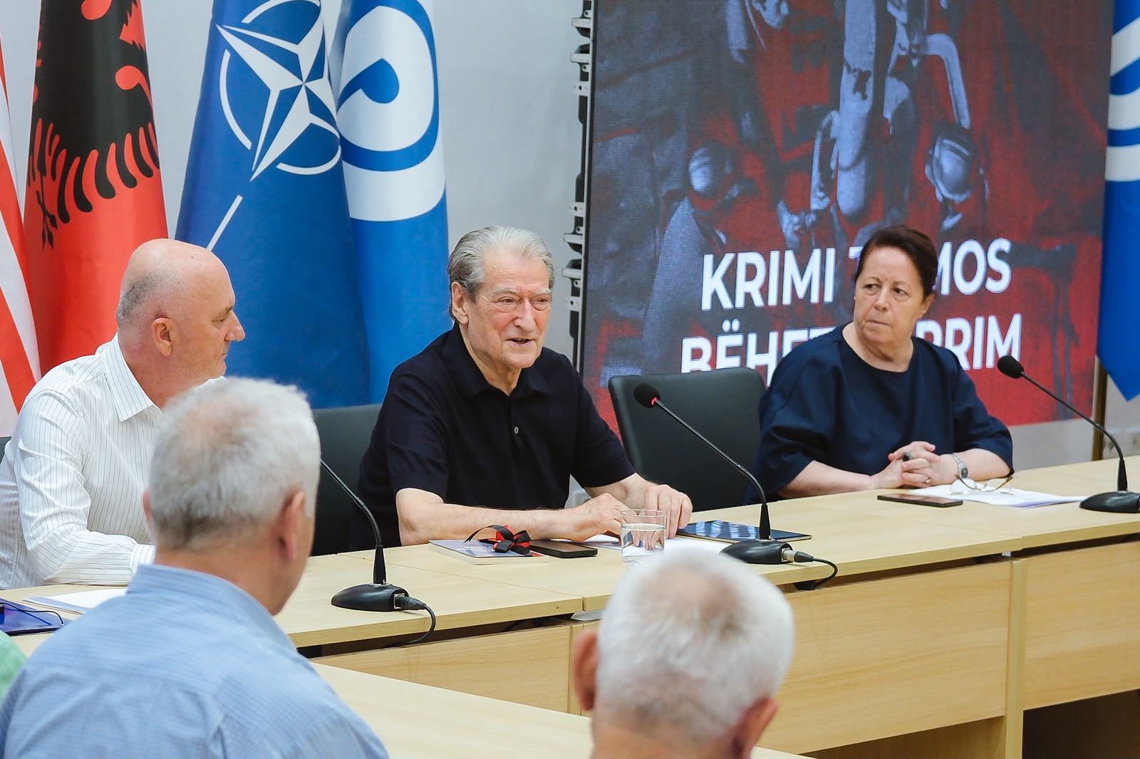 Berisha takim me të përndjekurit politikë  Inxhinierë dhe drejtues të sektorit të naftës u pushkatuan sepse nuk realizoheshin pritshmëritë e Enver Hoxhës 
