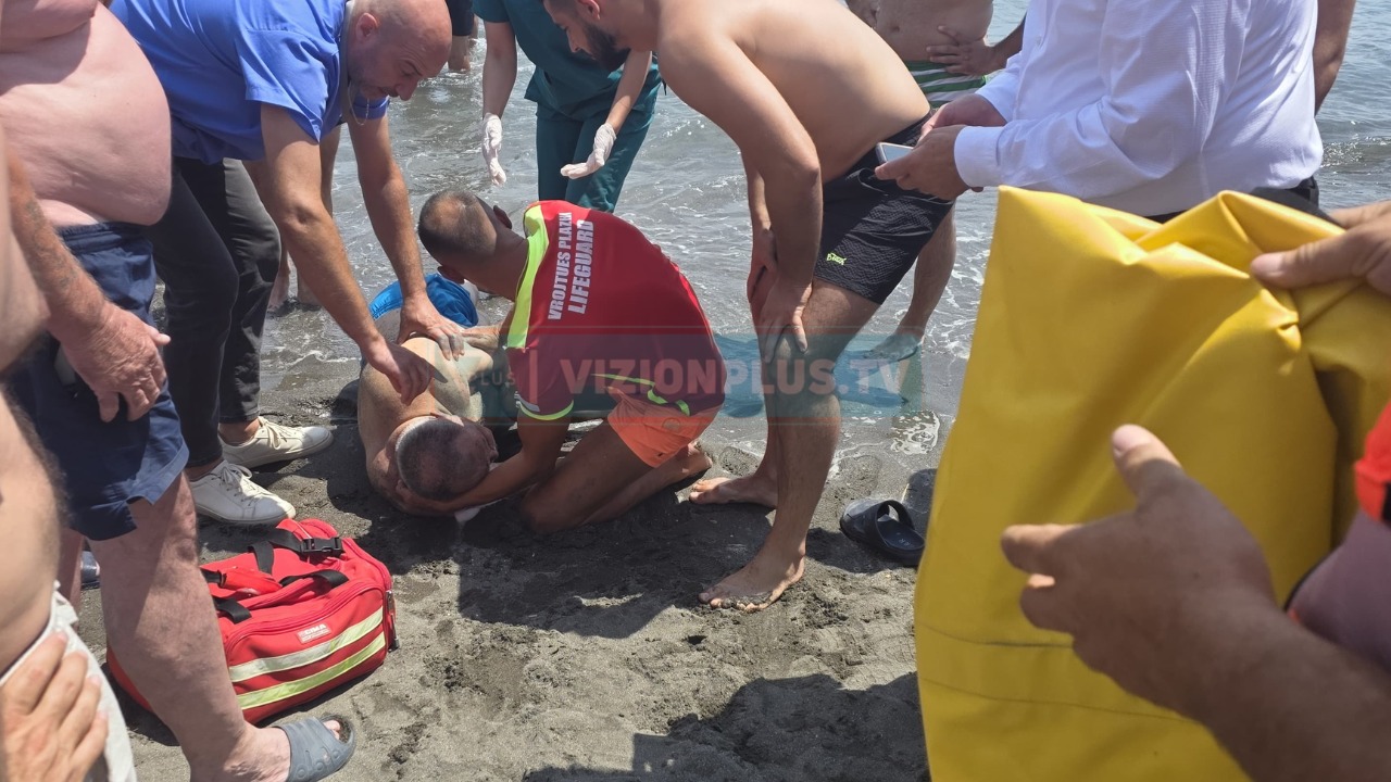 Vrojtuesi i plazhit i shpëton jetën 67 vjeçarit që po lahej në Velipojë  doli nga deti në gjendje kritike