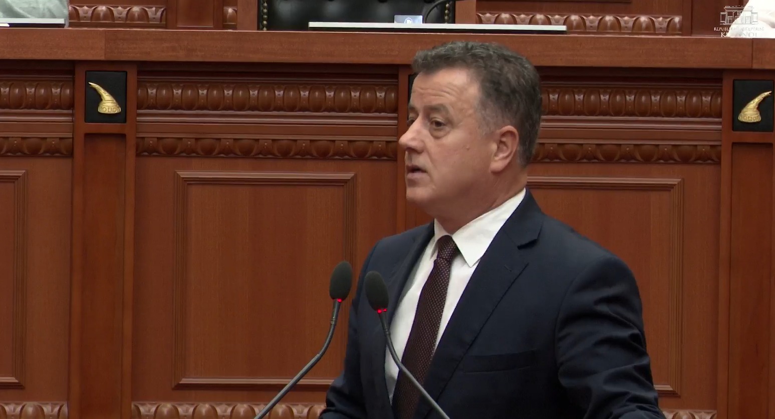  Ju jeni zhgarravina   Flamur Noka i ashpër me socialistët në Kuvend  Po e shndërroni Parlamentin në palo institucion