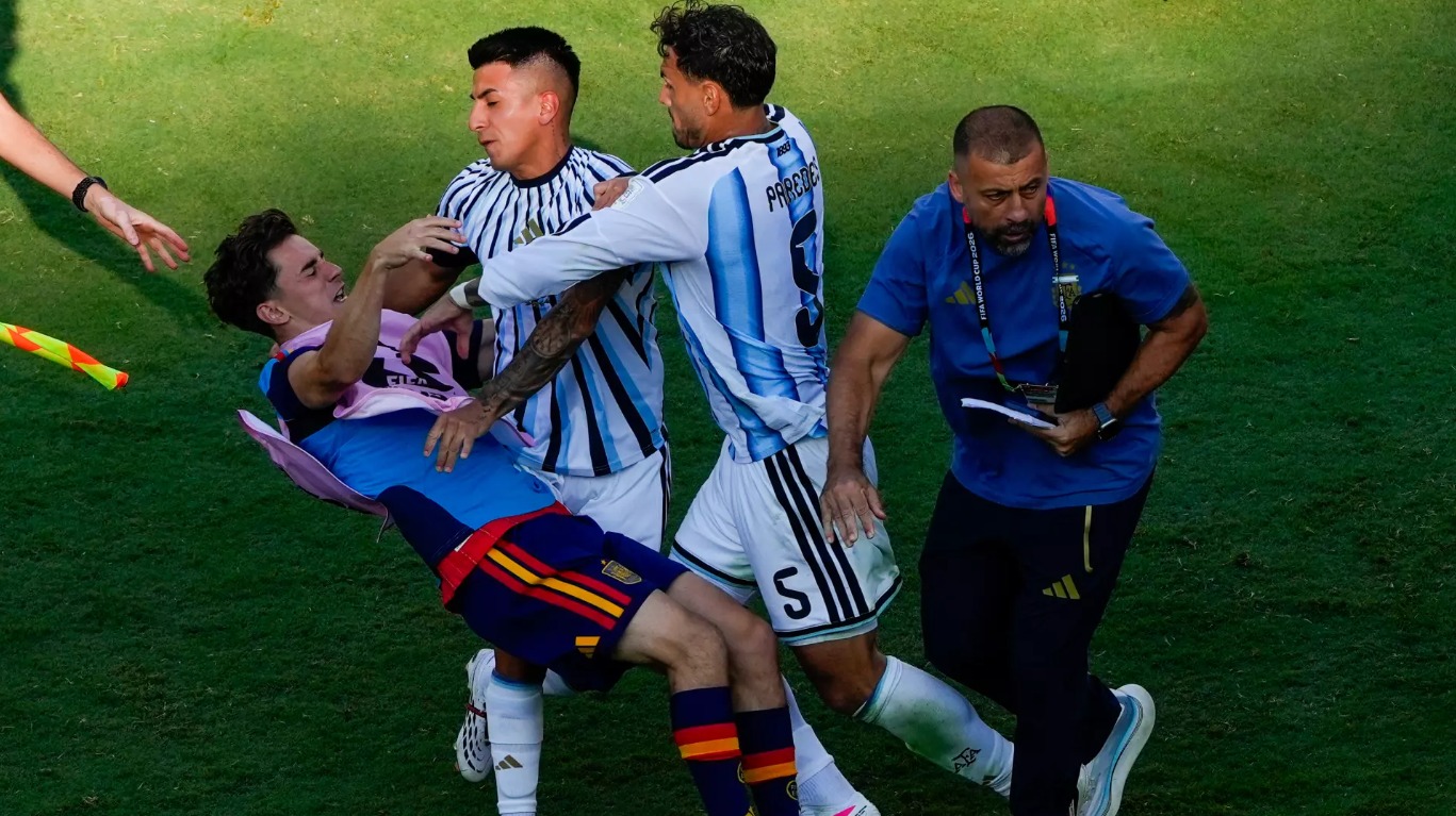 FIFA heton Argjentinën pas finales  disa lojtarë rrezikojnë ndëshkimin për aktet e dhunës ndaj spanjollëve
