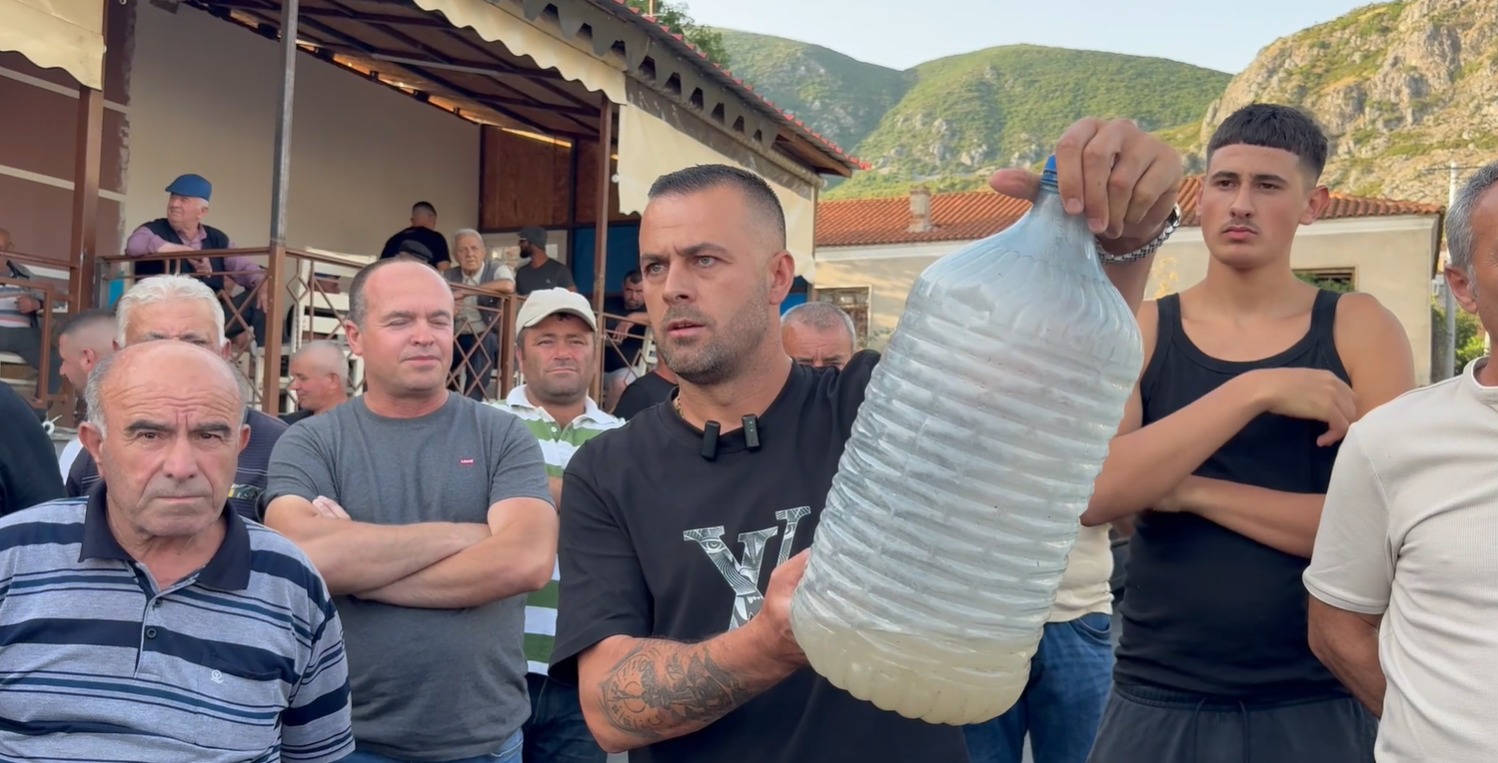 Banorët e Zvezdës në Maliq protestojnë sërish  35 vjet pa një pikë ujë të pijshëm  duam investim jo tallje
