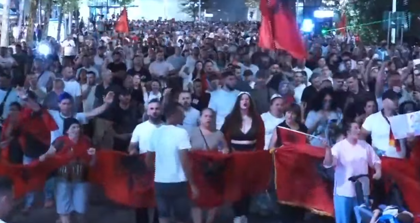 Dita e 41 të e protestës  qytetarët nisin marshimin në rrugë