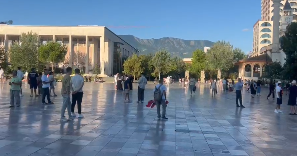 Dita e 55 të e protestës  nis grumbullimi i qytetarëve