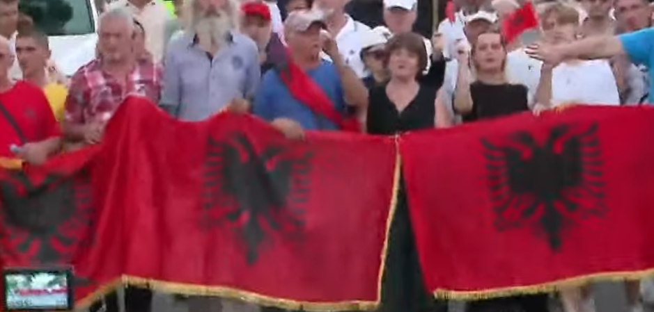 Dita e 60 të e protestës  qytetarët nisen drejt kryeministrisë