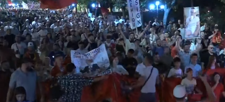 Dita e 37 të e protestës  qytetarët nisin marshimin në rrugë