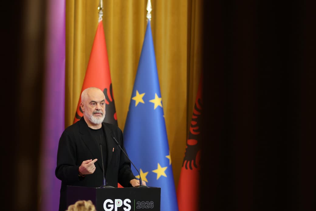 Mbi 50 ditë protestë  Rama  Flamingot revolta paqësore e qytetarit  sorrat balta e pështirë e sharlatanit
