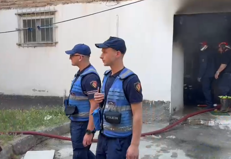 Zjarr në një pallat në Korçë  dyshohet për një viktimë