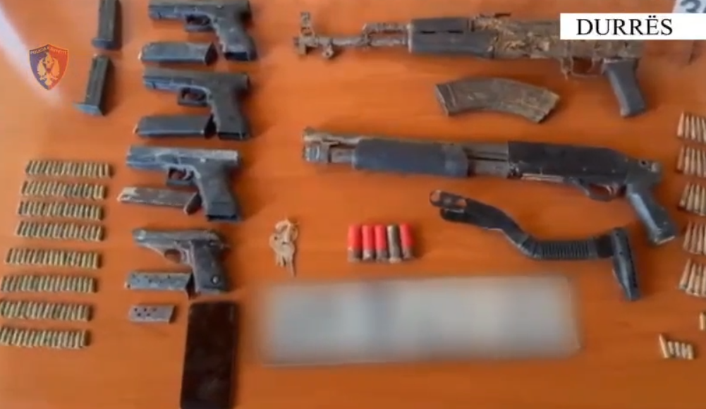 Zbulohet bazë armësh në Manzë  arrestohet 20 vjeçari  dyshohet se furnizonte grupe kriminale