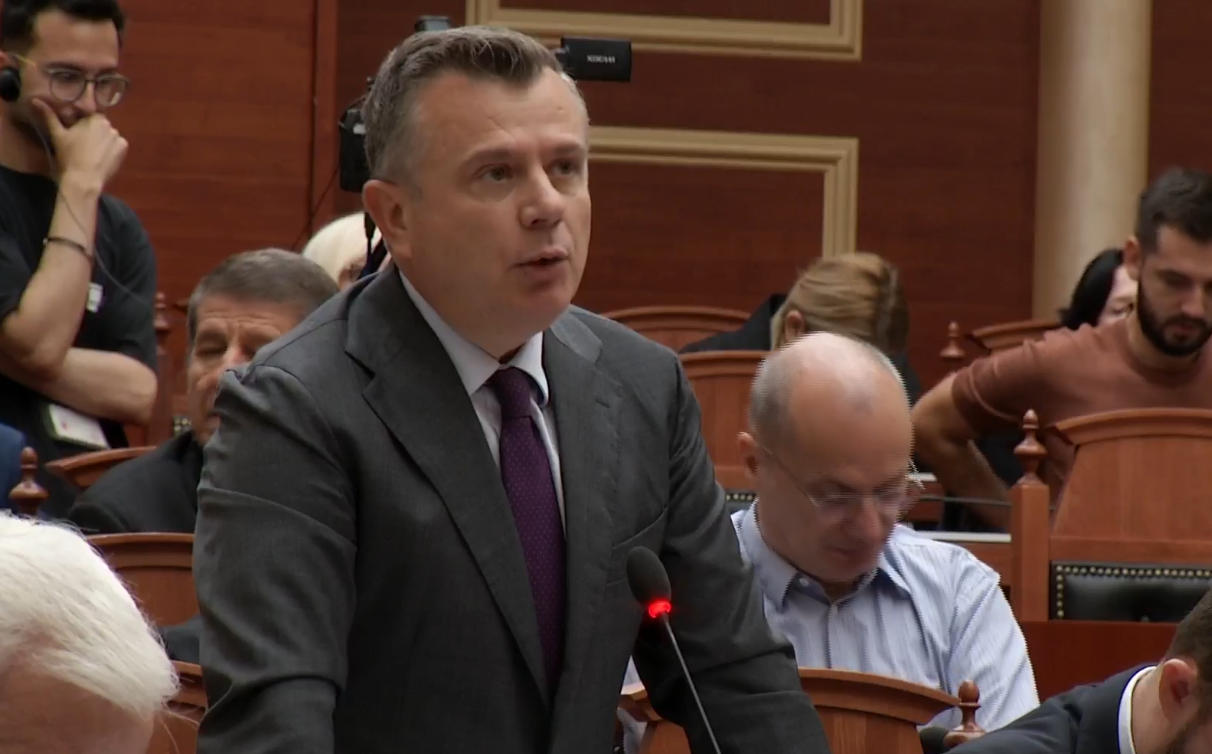 4 policë në urgjencë  Balla  Dhuna u orkestrua nga persona me lidhje me Gardën Revolucionare të Iranit