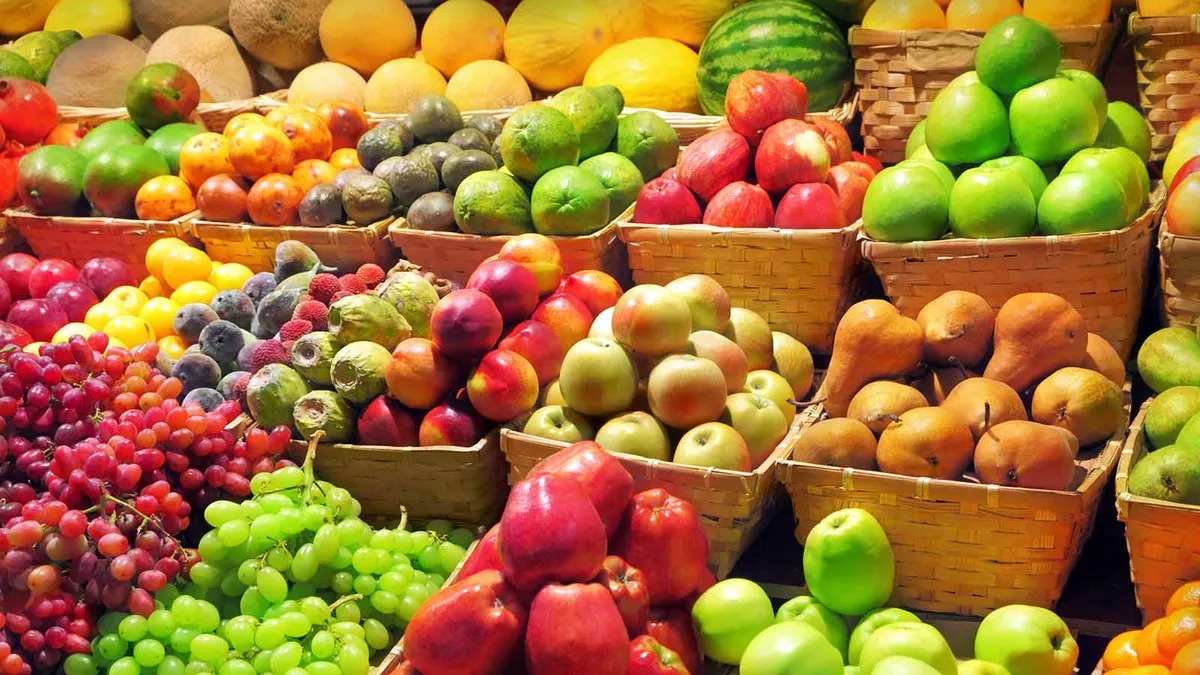 frutat-qe-ju-ndihmojne-te-perballoni-vapen-ja-cfare-duhet-te-konsumoni-gjate-diteve-te-nxehta
