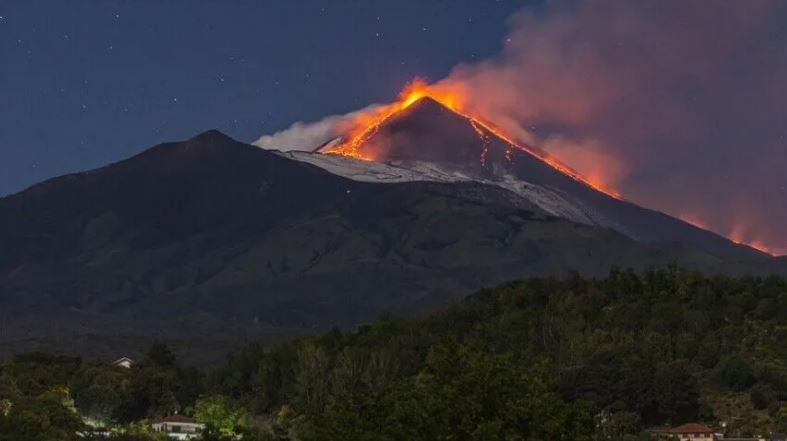 Shpërthen sërish vullkani Etna  ndërpriten fluturimet në Siçili