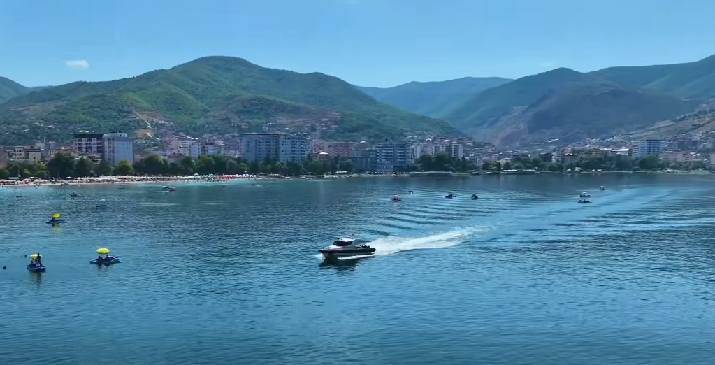 Rama publikon pamje nga Pogradeci  destinacioni liqenor që tërheq mijëra pushues këtë verë