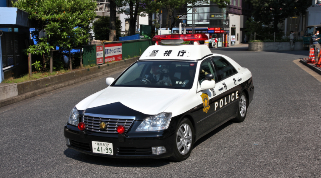 i-qepi-buzet-me-gjilpere-dhe-pe-shoqes-se-dhomes-arrestohet-49-vjecarja-ne-tokyo-viktima-kerkoi-ndihme-me-shkrim