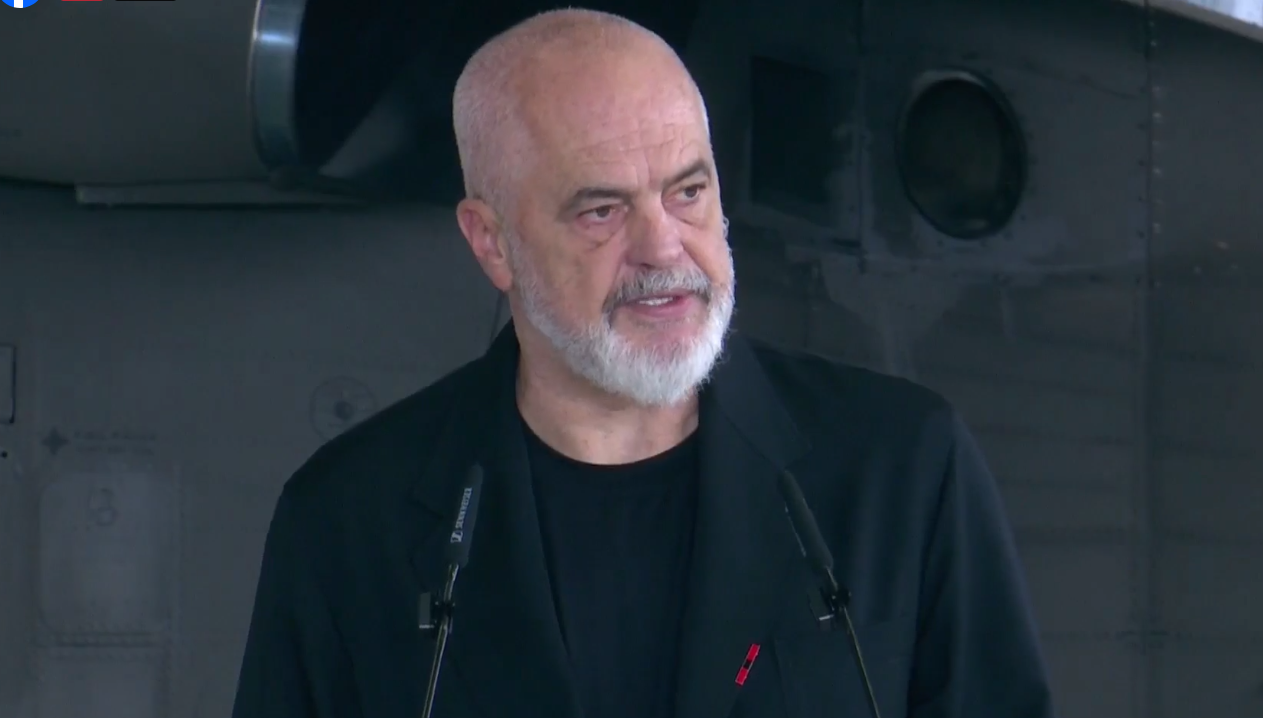 Protestat kundër propozimit të PS për reformën territoriale  Rama  Djegia e teserave akt i turpshëm