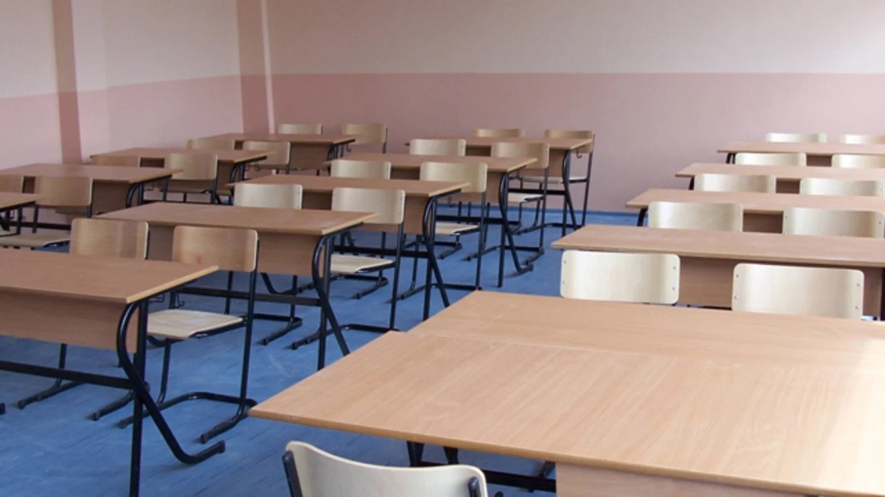 Ministria e Arsimit publikon kalendarin  ja kur do të fillojë viti i ri shkollor 2026 2027