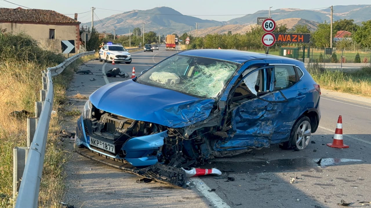 Ambulanca përplas makinën me targa greke në Maliq  lëndohet drejtuesi