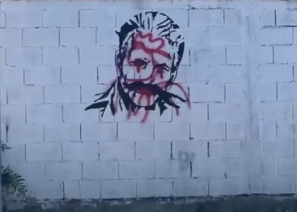 Përdhosen simbolet e Adem Jasharit  Komandant Telit dhe UÇK së në Maqedoninë e Veriut  VIDEO 