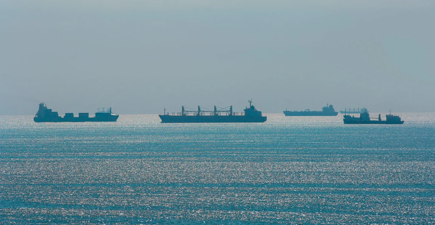 Përshkallëzohet kriza në Hormuz  SHBA devijon 55 anije tregtare