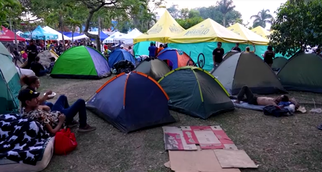 Katër ditë pas tërmetit në Kolumbi  banorët në kushte katastrofike  strehohen në tenda  VIDEO 