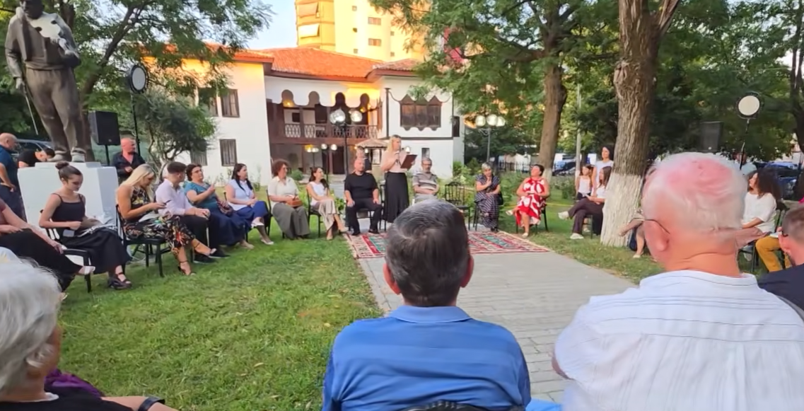 mbremje-poetike-ne-elbasan-promovohen-autoret-vendas-ruhet-trashegimia-letrare
