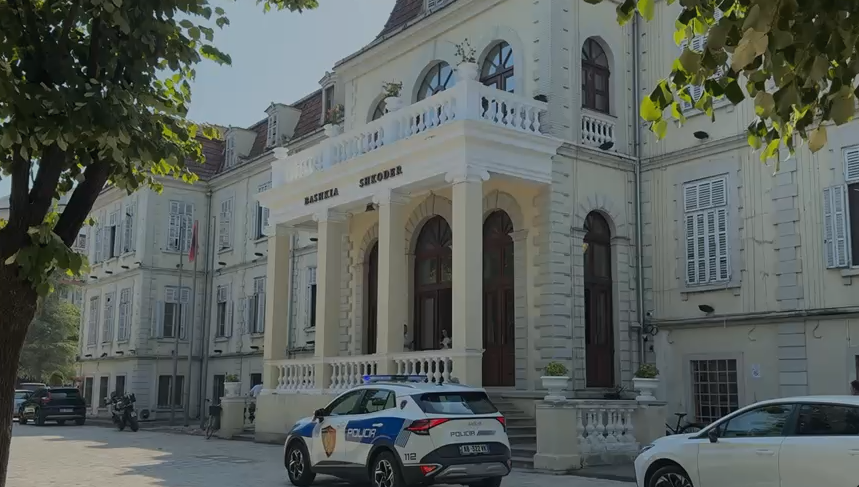 Email i kërcënues alarmon edhe Shkodrën  Policia nis kontrollet me qen në bashkinë e qytetit