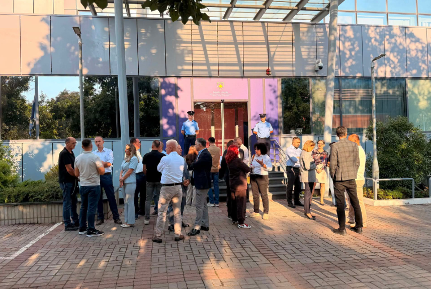 Zgjerohet protesta në Prishtinë  Aleanca për Ardhmërinë e Kosovës mbështet nismën e PDK