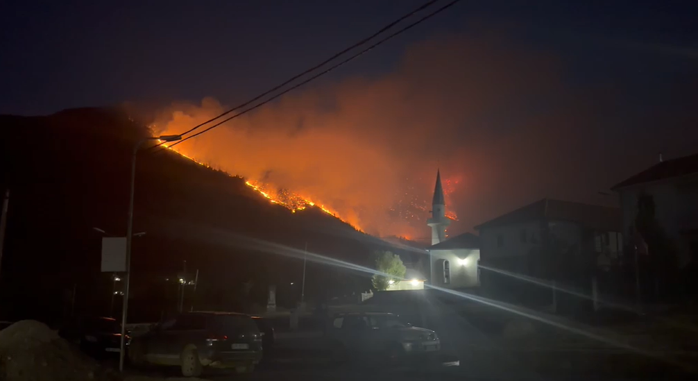 Përkeqësohet situata në Lurë  terreni dhe era vështirësojnë ndërhyrjen