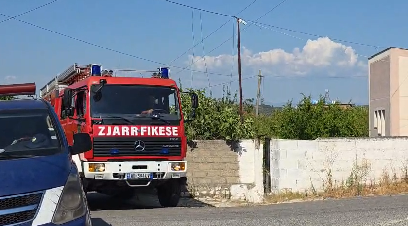 Përfshihet nga flakët një banesë dykatëshe në Fier Shegan  dyshohet se zjarri nisi nga kondicioneri