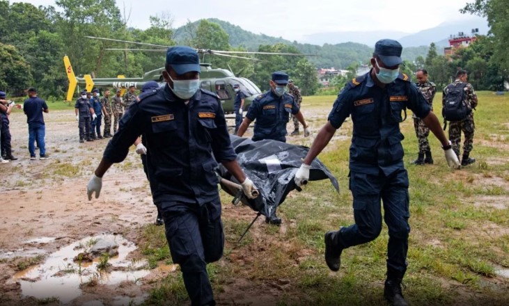 Përmbytjet në Nepal  rëndohet bilanci i viktimave  më shumë se 3 mijë persona raportohen të zhdukur
