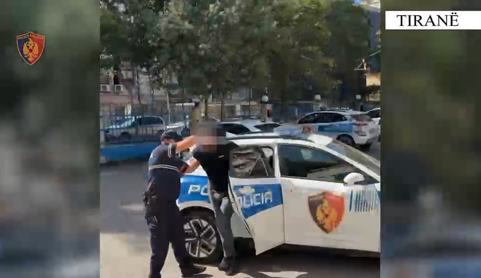 Mashtruan 70 vjeçarin përmes AI dhe i morën 100 mijë euro  dy të arrestuar në Tiranë  një tjetër në kërkim