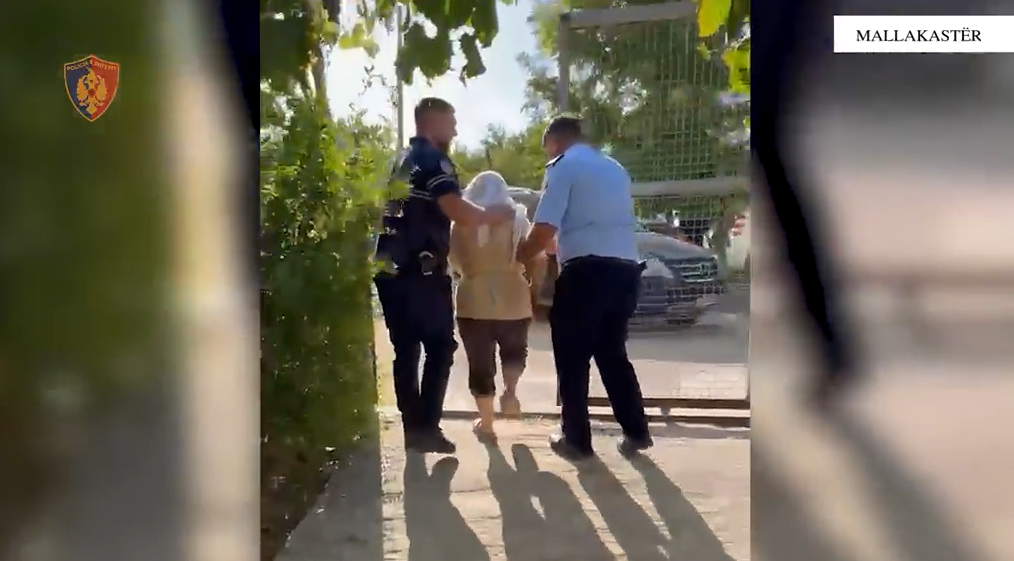 Situatë dramatike nga zjarri në Rriban të Mallakastrës  policia evakuon 15 familje