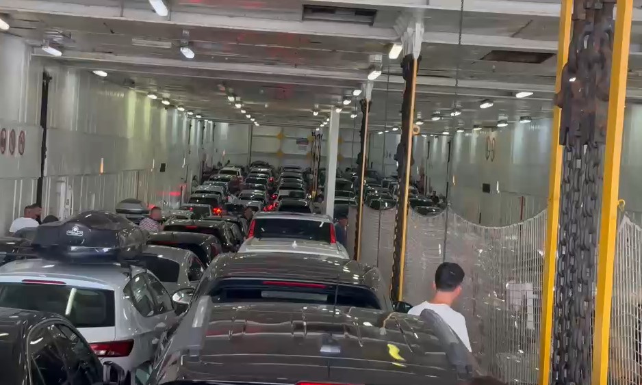 Fluks i shtuar në portin e Vlorës  gati 2 mijë pasagjerë nga Brindisi ditën e sotme
