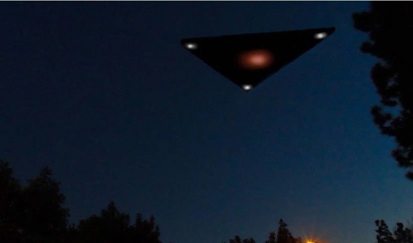  Një trekëndësh bllokoi qiellin në 2002   Pentagoni publikon dosje të reja për UFO t