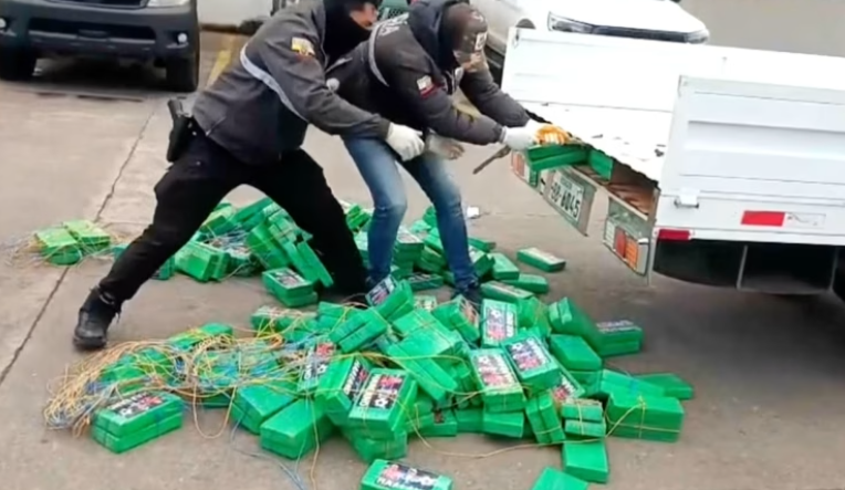 pakot-e-kokaines-me-imazhin-e-superyllit-norvegjez-goditet-banda-e-droges-ne-ekuador-sekuestrohen-469-kilograme-lende-narkotike-video