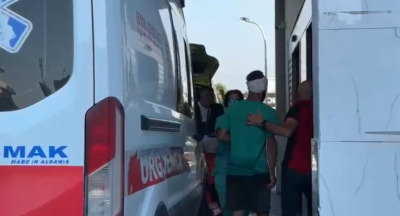 Përplasja e skafeve në Koman  4 të lënduar transportohen me helikopter në Shkodër  një turist i huaj drejt Traumës