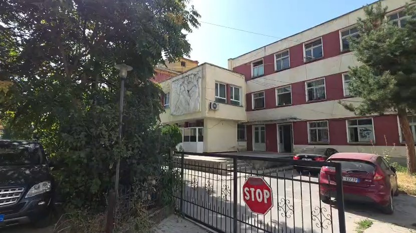 Në muajin e shtatë të shtatëzanisë  humb jetën gjatë transportimit për në Tiranë e reja nga Pogradeci