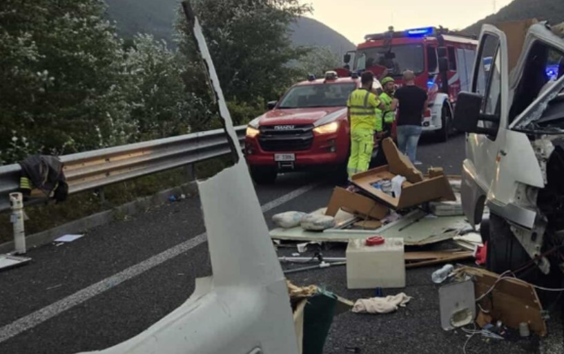 Aksident i rëndë rrugor në Itali  5 viktima dhe 27 të plagosur