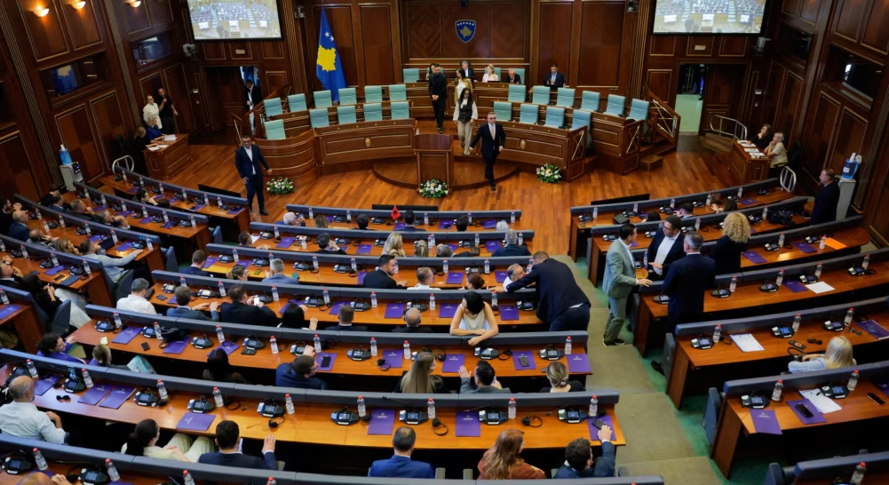 PDK bllokon sërish zyrat e qeverisë  edhe pas tërheqjes së LDK Albin Kurti kërkon marrëveshje