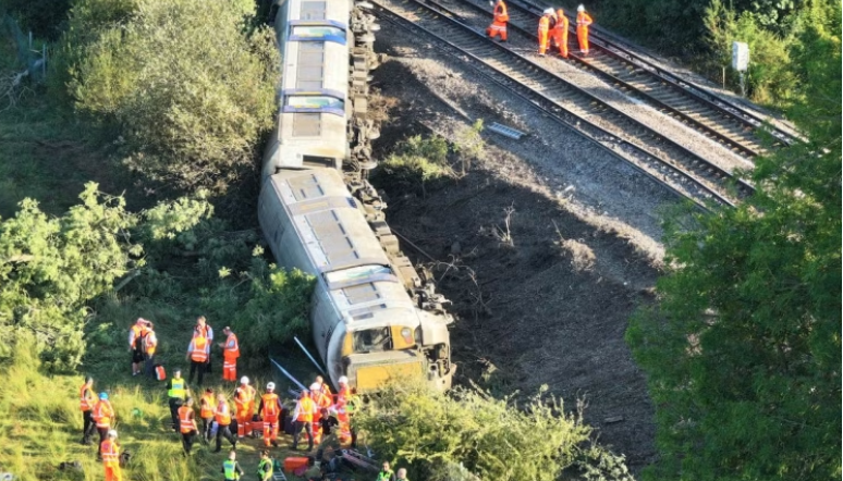 Aksident i rëndë hekurudhor  treni me 150 pasagjerë del nga shinat  VIDEO 