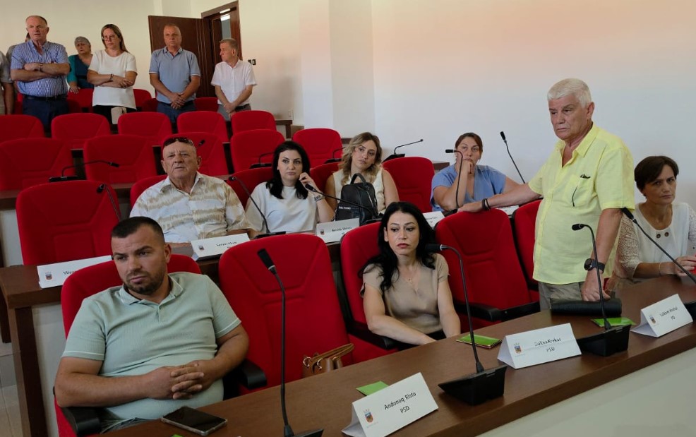 Sot do merrej vendimi për shkrirjen e bashkisë së Maliqit  debate në këshillin bashkiak  opozita refuzon  PS  Na duhet kohë